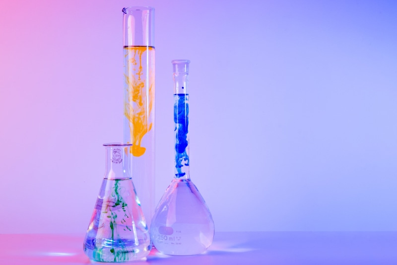 blue, no people, healthcare and medicine, colored background, chemical, 4K, indoors, blue background, biochemistry, scientific experiment, medical research