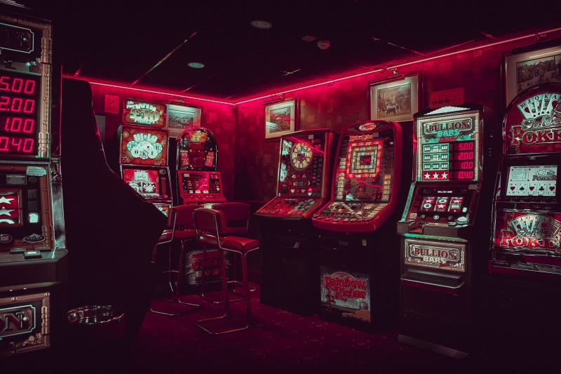 winning, gaming, retro tech, machines, machinery, red, arcade machine, communication, indoors, spring, architecture, 777, arcade, vintage, retro, opportunity