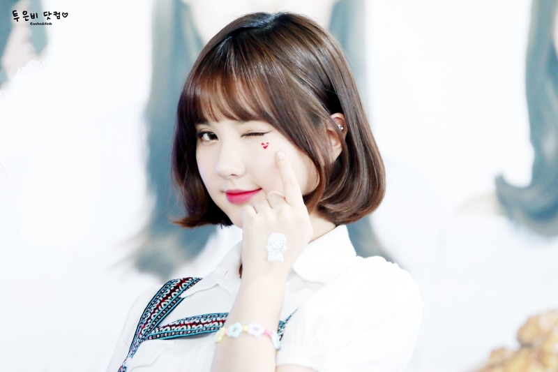 headshot, adult, beautiful woman, bangs, Eunha, women, straight hair, 4K, young adult, musician, one person, hairstyle, hair, K-pop, focus on foreground