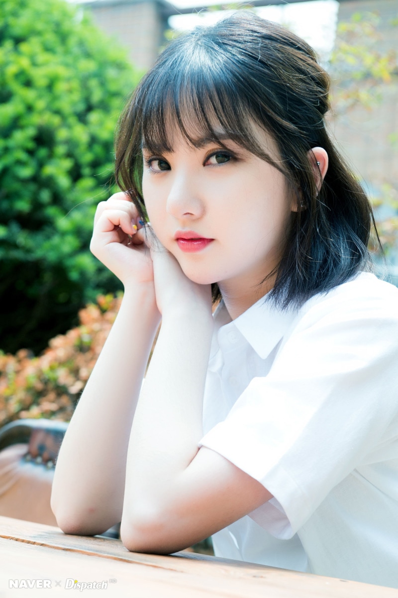 Eunha, women, 2K, females, South Korea, young adult, brown hair, girls, beautiful woman, holding, outdoors, one person, black hair, fashion, musician
