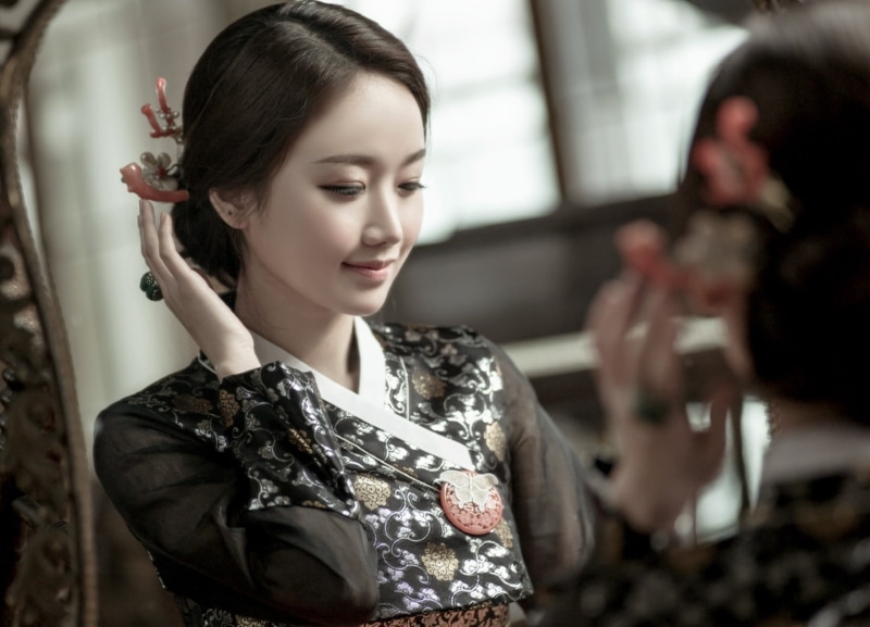 fashion, portrait, day, young adult, headshot, Asian, focus on foreground, beauty, two people, young women, indoors, hairstyle, hanbok, beautiful woman
