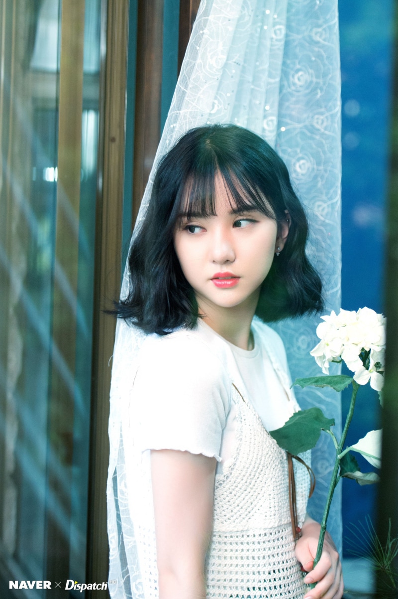 waist up, hairstyle, women, K-pop, standing, looking at camera, portrait, musician, bangs, outdoors, young women, flower, Eunha, hair, flowering plant