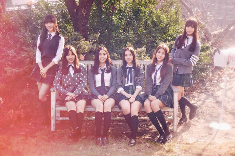 seat, people, young adult, girls, women, 2K, real people, portrait, Asian, looking at camera, sitting, teenager, tree, lifestyles, South Korea, K-pop