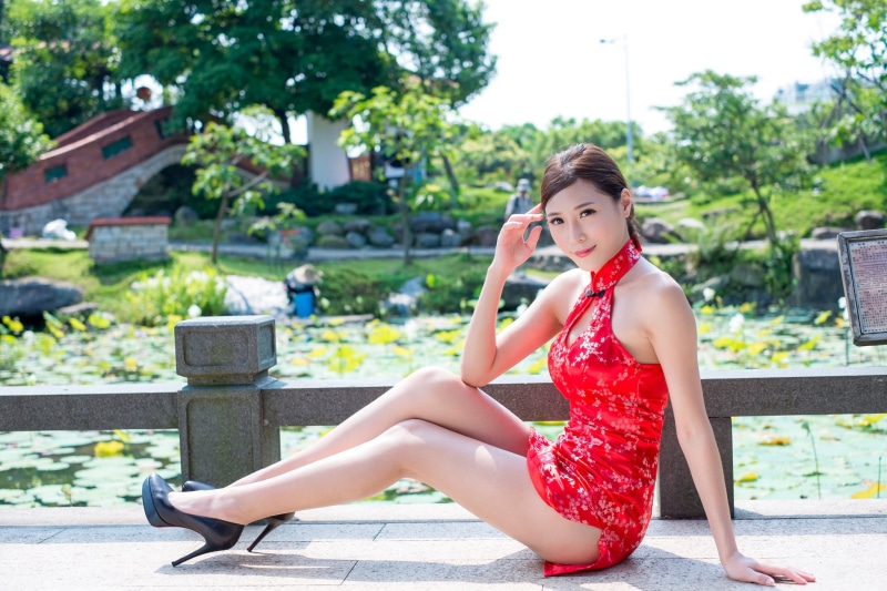 fashion, sitting, women, real people, beautiful woman, brunette, focus on foreground, leisure activity, Asian, portrait, young adult, legs, 1080P, long hair