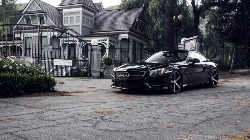 residential district, vehicle, black, built structure, building, motor vehicle, street, car, paving stone, architecture, sedan, transportation, Mercedes-Benz