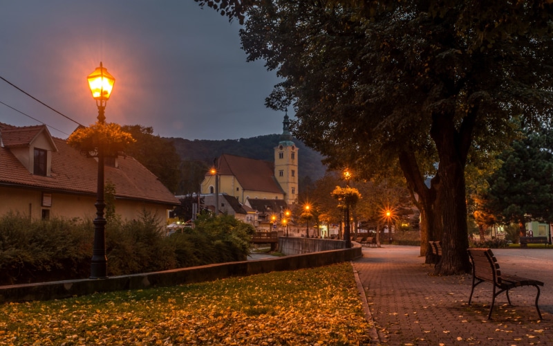 x, 2K, flowers, px, fall, Street Light, leaves, EVENING, Trees, fallen, house, bridge, river, lamp, Church, hd, Zagreb, fallen leaves, bench, croatia