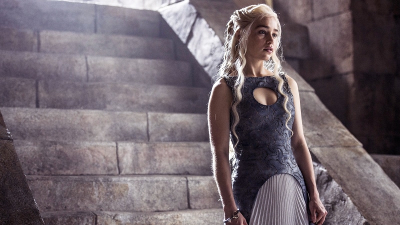 three quarter length, steps and staircases, long hair, outdoors, young women, hair, Game of Thrones, 4K, Emilia Clarke, portrait, clothing, blond hair