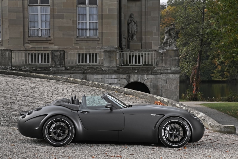 history, vintage car, 2K, land vehicle, street, gray, day, architecture, outdoors, car, plant, retro styled, the past, built structure, vehicle, Wiesmann