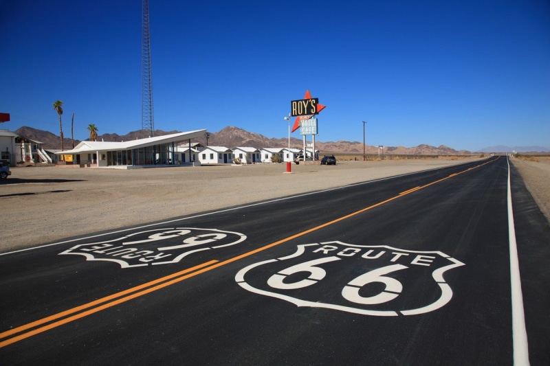 symbol, built structure, clear sky, 480P, architecture, sand, road marking, highway, restaurant, road, Route 66, mode of transportation, guidance, information