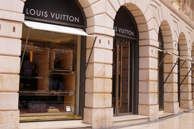 day, the past, louis, verona, tourism, louis vuitton, building, built structure, sign, history, building exterior, daytime, business, no people, commercial