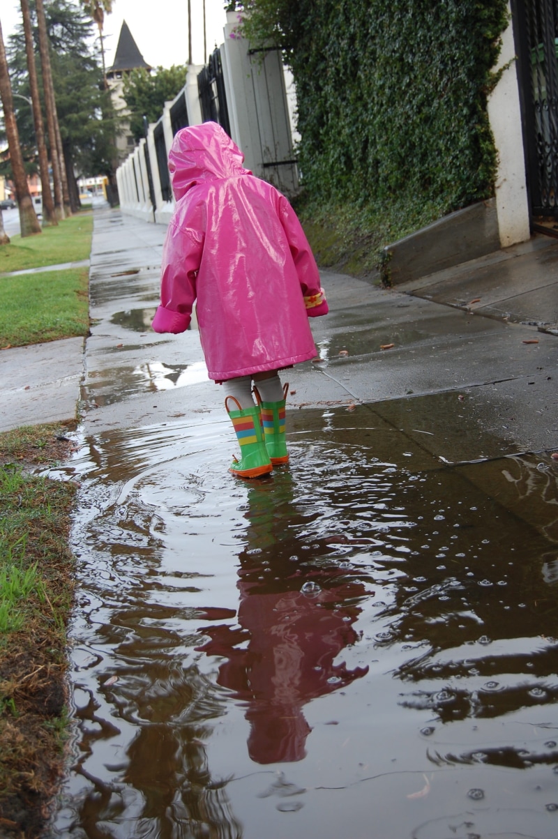 2K, rear view, urban, child, reflection, raincoat, outdoors, girls, wet, wearing, day, lifestyles, pavement, rainy season, monsoon, girl, pink, real people