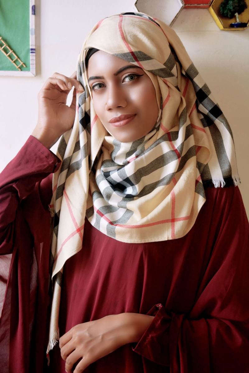 tradition, wall, pretty, beautiful woman, 5K, holding, scarf, veil, culture, lifestyle, lid, fashion, indoor, person, traditional, real people, women