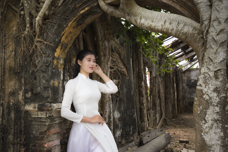 woman, person, hairstyle, pose, white, three quarter length, tree trunk, young women, trunk, traditional wear, beauty, girl, outdoors, adult, photoshoot
