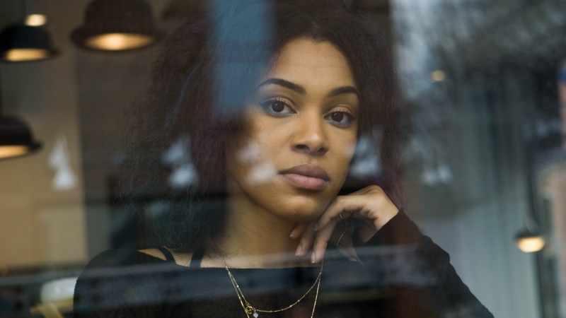 pose, pretty, girl, glass window, body part, shoulder, beautiful woman, style, black, hand, hairstyle, indoors, light, young women, reflection, window