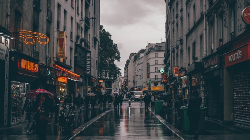5K, rainy, near, nature, transportation, daytime, building exterior, city, wet, day, incidental people, built structure, sign, street, crowd, people, buildings