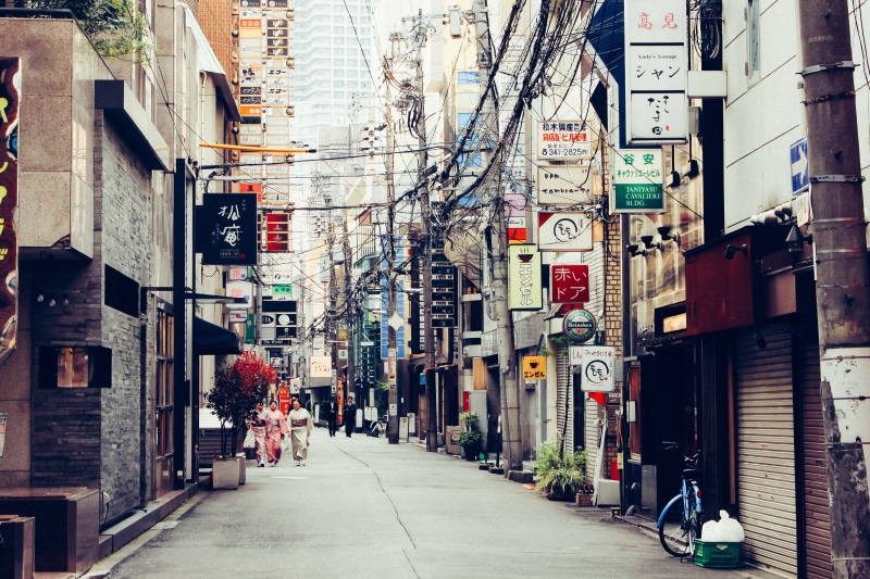attraction, canal, men, day, restaurants, shinsaibashi, communication, running, script, landmark, outdoors, road, people, place, visit, town, drink, holiday