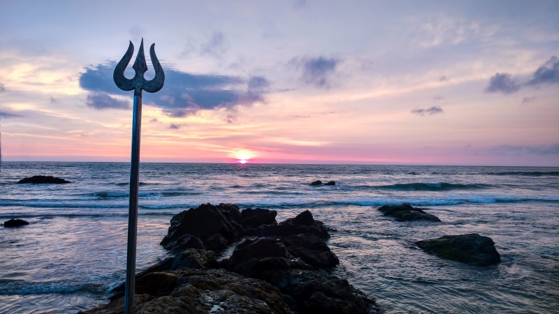 rock, 5K, solid, nature, tranquil scene, sunset, cloud - sky, idyllic, #trishula, peace, wooden post, beach, horizon over water, sea shore, vagator, beauty in nature