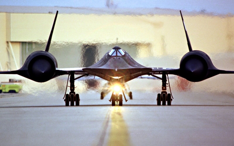 sunlight, fighter plane, mode of transportation, day, military aircraft, Lockheed SR-71 Blackbird, airport, outdoors, travel, group of people, 720P, nature