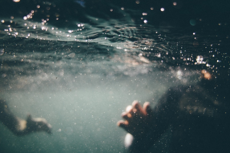 swimming pool, water, human limb, one person, bubble, nature, outdoors, human hand, beach, shirt, day, dive, diving, hand, pool, wearing, two