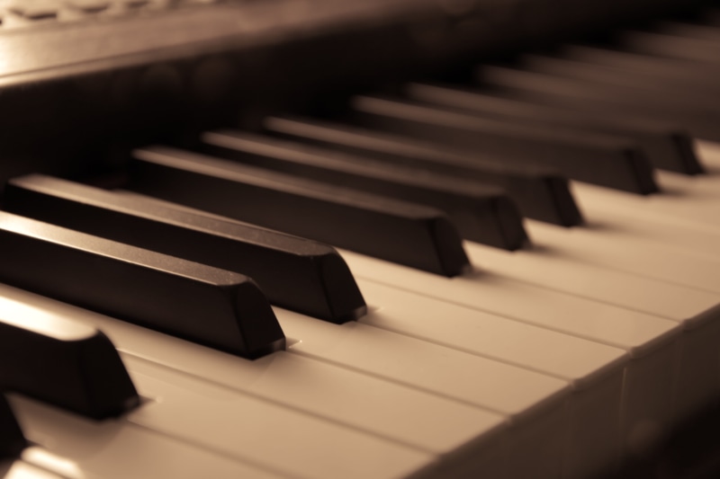 focus, keyboard, piano key, no people, keyboard instrument, keys, musician, creativity, musical equipment, key, pianist, melody, piano, atmosphere, arts