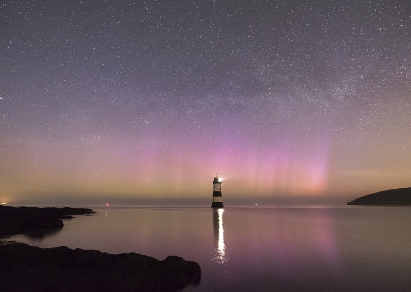 aurora borealis, stars, ynys seiriol, body, astronomy, black point, galaxy, landscape, lighthouse, nebula, body of water, Penmon, constellation, 480P