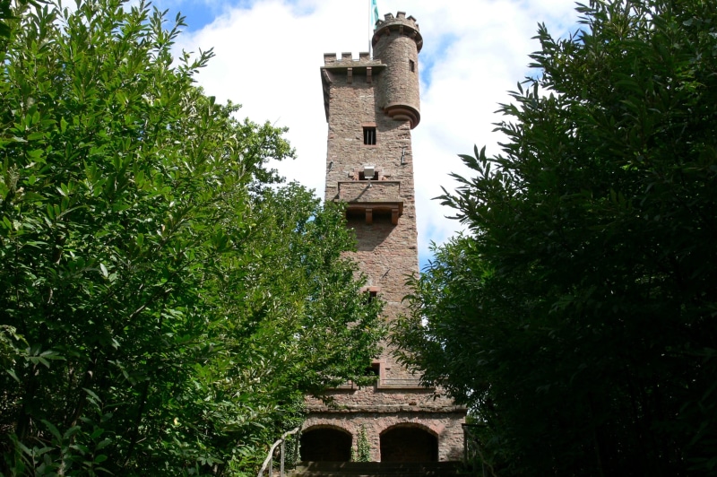 no people, low angle view, architecture, building exterior, sky, ruin, watchtower, religion, green color, day, nature, castles, klingenberg, belief, outdoors