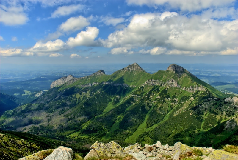 no people, water, scenics, day, remote, idyllic, green Color, mountain Peak, sea, cloud - sky, 4K, environment, top view, non-urban scene, mountains, beauty in nature