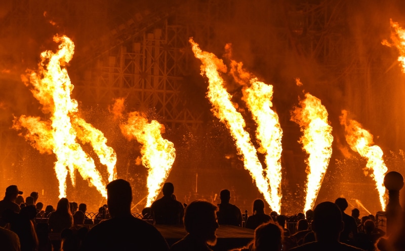 people, fire - natural phenomenon, red, nature, fires, burning, fire, adult, crowd, standing, night, stage, group of people, real people, heat - temperature