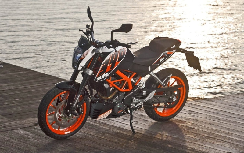 mode of transportation, KTM, beach, land, bicycle, outdoors, shadow, stationary, nature, wood - material, wheel, duke, day, black, sunlight, 720P, orange