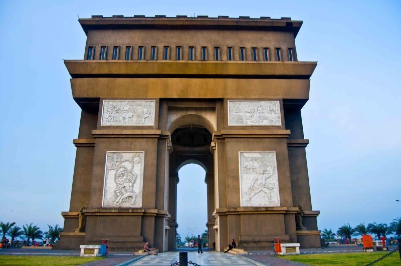 low angle view, monument, gumul simpang lima, arch, travel destinations, sky, day, memorial, architecture, kediri, architectural column, indonesian, europe