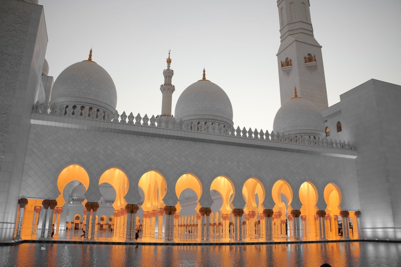 pillars, Mosque, 5K, islam, outdoors, water, building exterior, exterior, sheikh, Sheikh, waterfront, architecture, zayed, tourism, spire, worship, travel destinations