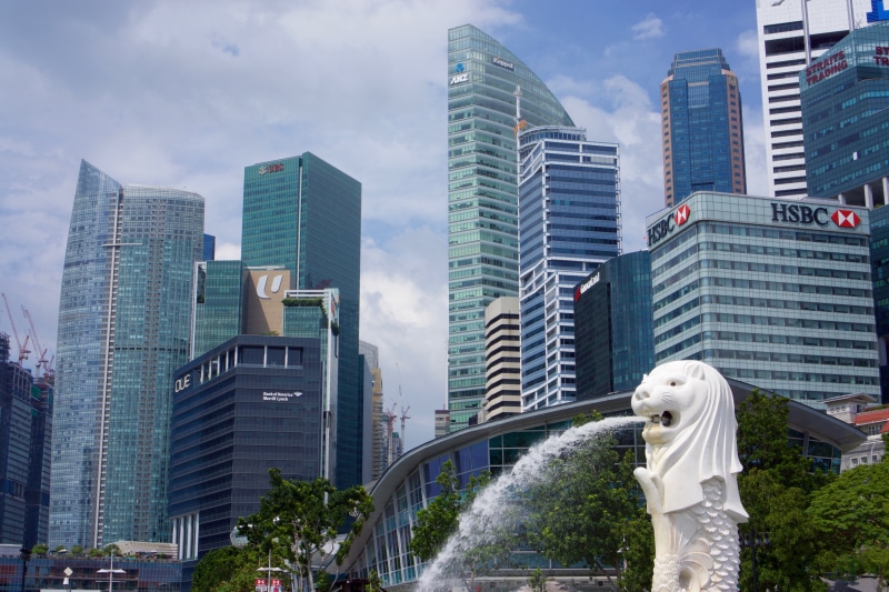reflection, sky, skyline, no people, fountain, travel, metropolis, downtown, landmark, exterior, hsbc, merlion, sea, center, tourism, scene, financial