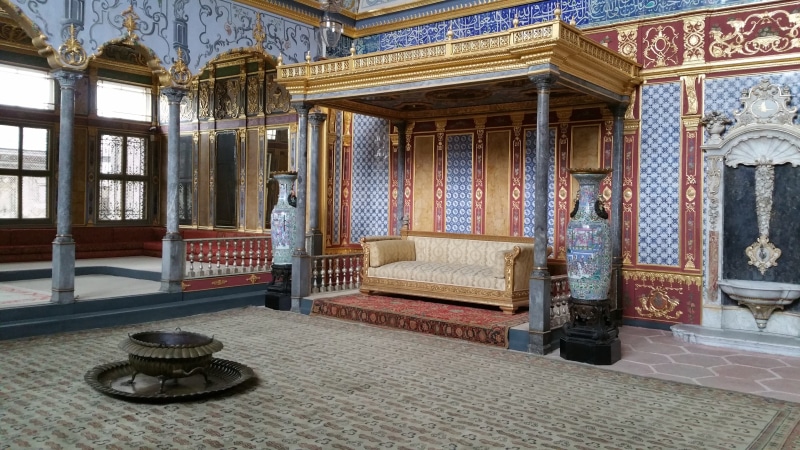 topkapi, religion, spirituality, brown, place of worship, couch, belief, 5K, turkey, travel destinations, tiled floor, altar, architectural column, Topkapi Palace