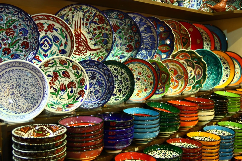 shopping, shelf, arrangement, retail display, retail, dinnerware, for sale, floral pattern, traditional, ethnic, ceramics, pattern, constantinople, plates