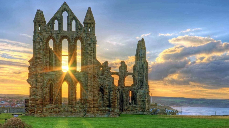 landmark, history, ruined, medieval, european, the past, ancient civilization, traditional, structure, nature, europe, castle, sky, grass, faith, architecture
