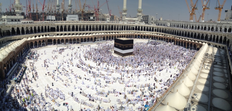 cold temperature, sunlight, the past, built structure, tourism, building exterior, history, crowd, architecture, holy, mecca, city, outdoors, cityscape