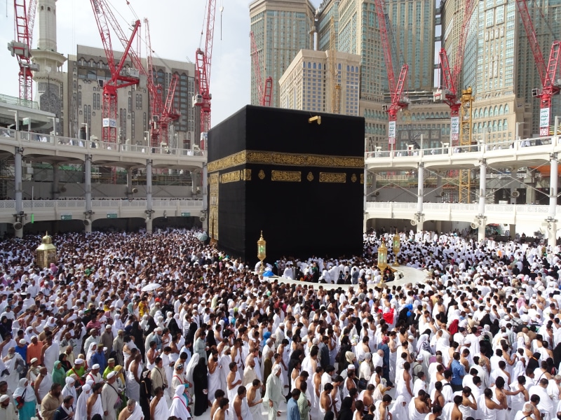 day, masjid al-haram, real people, building, large group of people, architecture, stage, masjid, mosque, built structure, 5K, city, building exterior