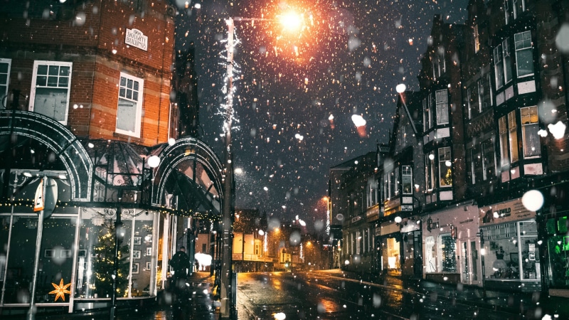 tree, 4K, town, streetlight, christmas day, snowfall, city, winter, snow, lights, snowing, street lights, lighting, street, christmas, night, cityscape