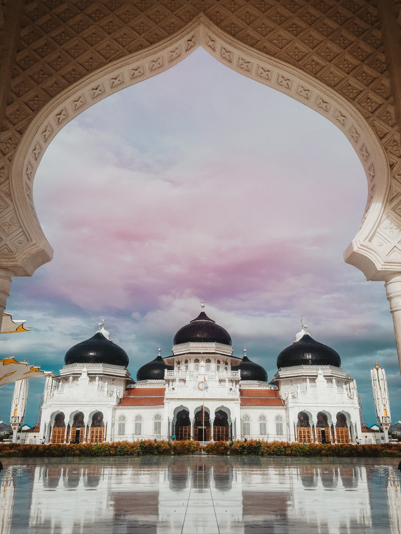 masjid raya baiturrahman, day, travel destinations, nature, 4K, tones, history, dome, building exterior, building, belief, cloud - sky, religion, the past