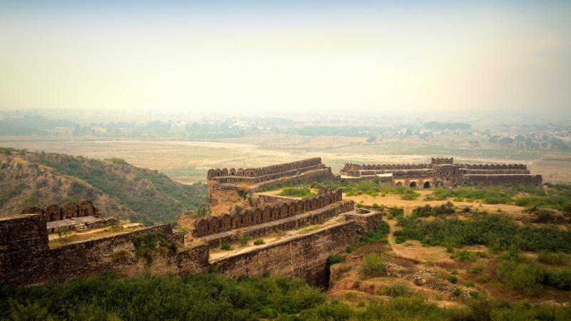sky, high angle view, ancient civilization, fort, landscape, the past, plant, abandoned, tree, no people, 2K, tranquility, archaeology, architecture, history