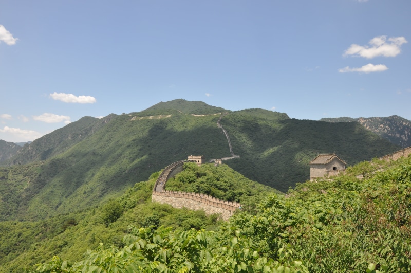 great Wall Of China, mountain, 4K, building exterior, beauty in nature, no people, landscape, wall, beijing, mountain range, green color, tree, built structure