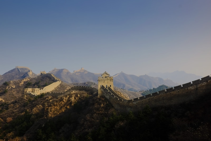 built structure, mountain, no people, 4K, clear sky, sky, the past, china, wall, history, travel destinations, travel, great, rock, mountain range, city