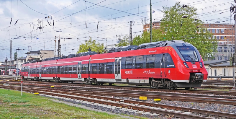 land vehicle, building exterior, talent 2, architecture, moselle valley railway, day, rail transportation, mode of transportation, built structure, br442