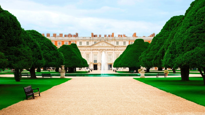 1080P, trees, lawn, outdoor, ornamental garden, building exterior, Hampton Court, the past, outdoors, sky, built structure, travel, formal garden, hedge