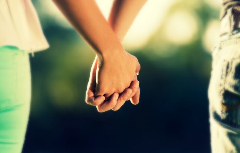 security, widescreen, mood, feelings, 1080P, warmth, background, support, couple, blur, Love, hands, jeans, girl, fullscreen, reliability, boy, strength
