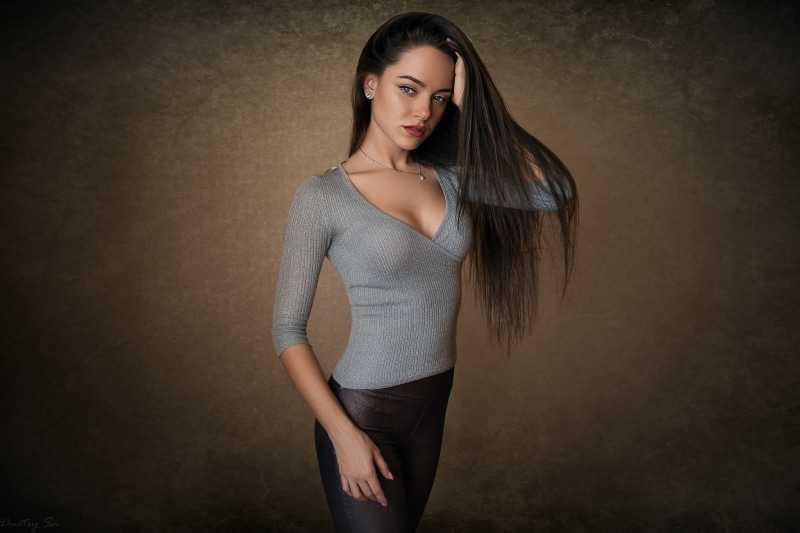 looking at camera, portrait, young women, beautiful woman, beauty, neck, Ekaterina Kononova, v, adult, three quarter length, front view, long hair, Katya