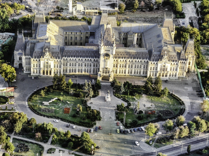 fountain, history, travel, incidental people, ia, tourism, no people, architecture, 2K, palace, building, outdoors, day, travel Destinations, water, romania
