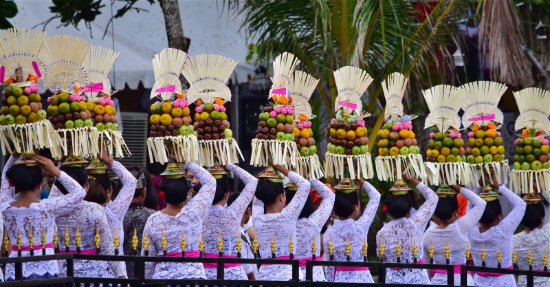 tanah lot temple, indonesia, 2K, market, spirituality, religion, large group of objects, no people, place of worship, retail display, procession, retail