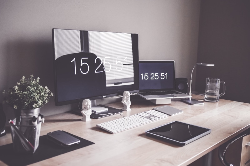 macbook, pens, vase, tablet, technology, computer keyboard, setup, apple devices, desk, figurines, 4K, keyboard, glass, wireless technology, monitor, business
