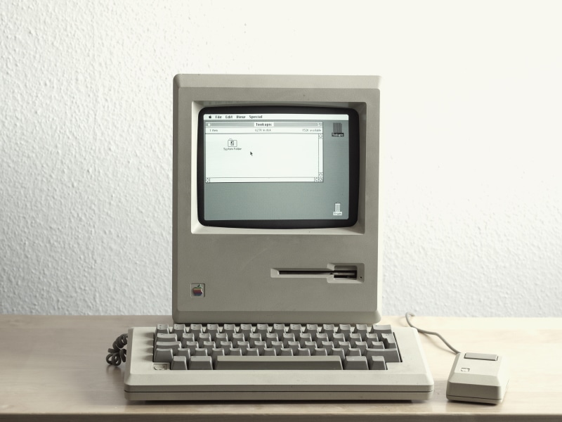 close-up, furniture, oldschool, setup, gray, 4K, table, retro, computer keyboard, laptop, technology, no people, computer monitor, white color, desktop pc
